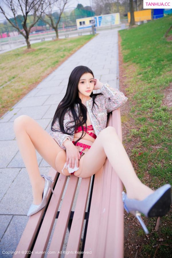   [XiuRen]高清写真图 2024.05.06 No.8489 龙雪儿 丝袜美腿第5张图片